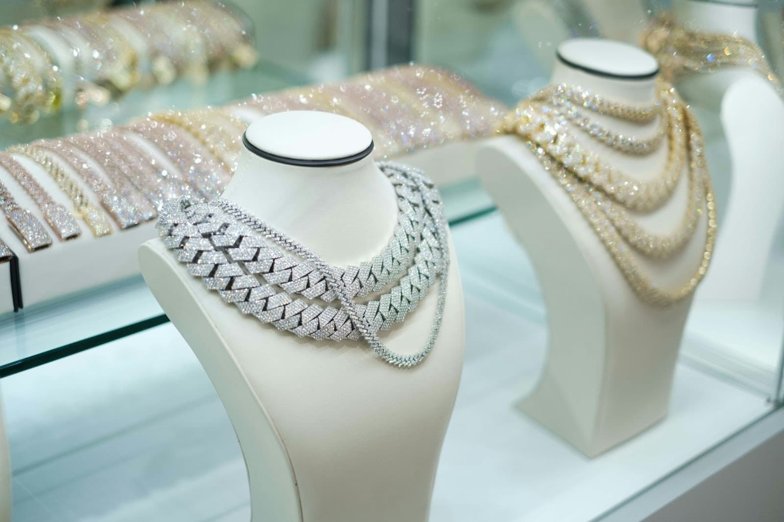 The Art of Letting Go: A Complete Guide to Parting With Your Luxury Jewellery
